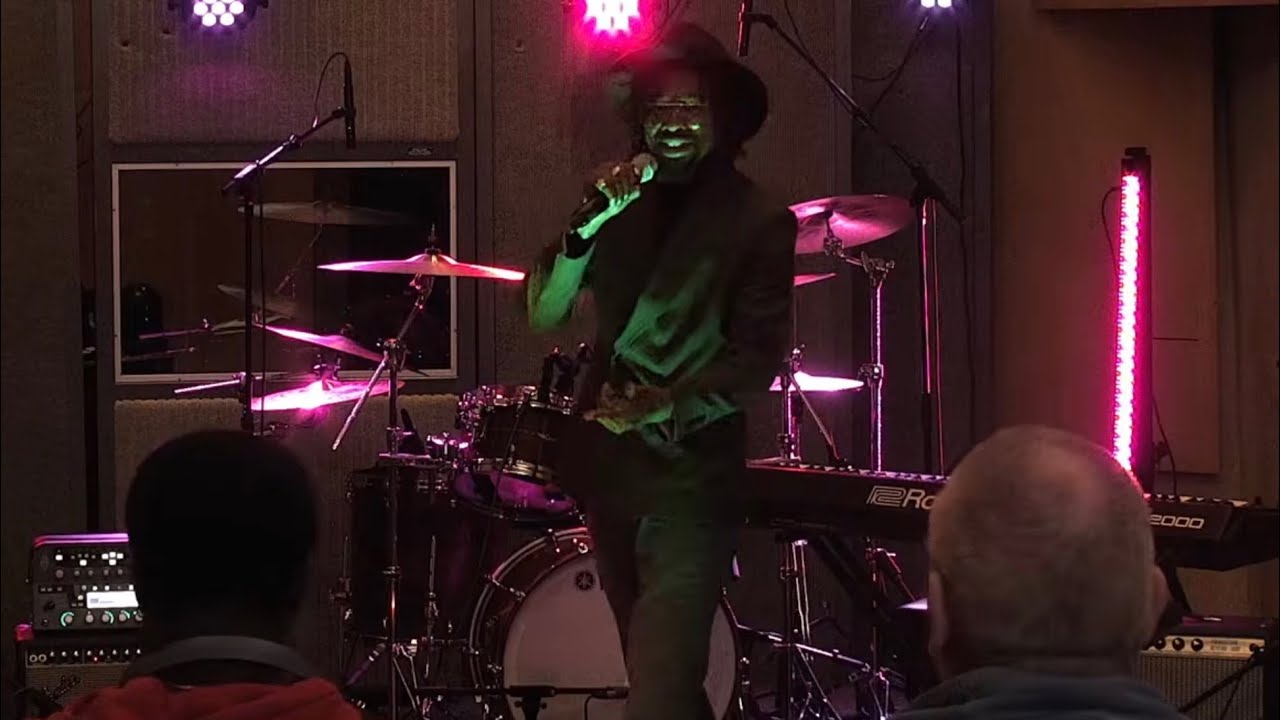 Ricky Vintage performs live at Metropolis Studios #london 
