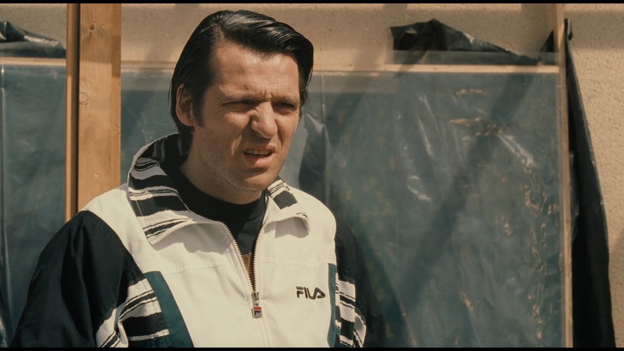 Tu la finis cette v&eacute;randa ? #jeanclaude #cameracafe #espacedetente