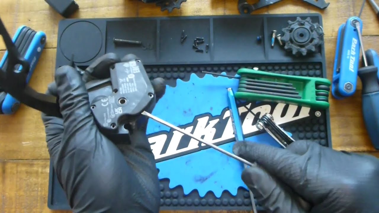 Rival eTap AXS Rear Derailleur , disassembly of the body and electronics.