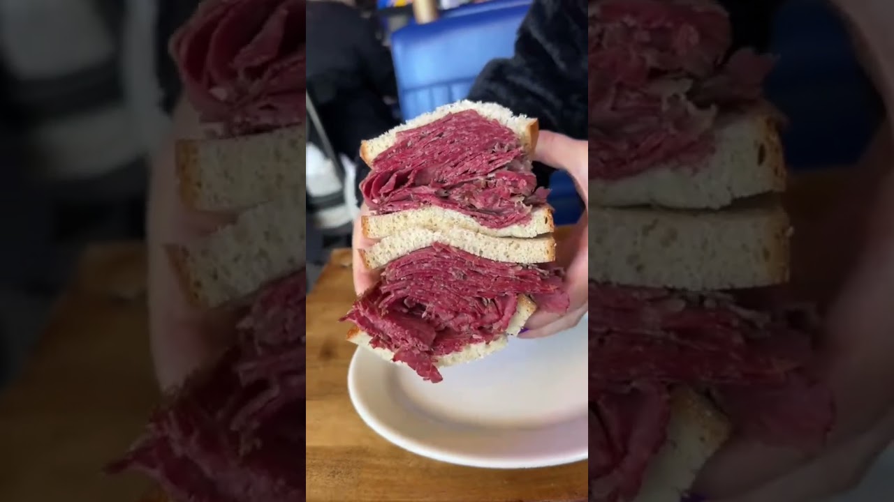 WOŁOWINA W KUKURYDZIANYM ŻYTNIU z Lido Kosher Deli w Long Beach w stanie Nowy Jork na Dzień Święt...