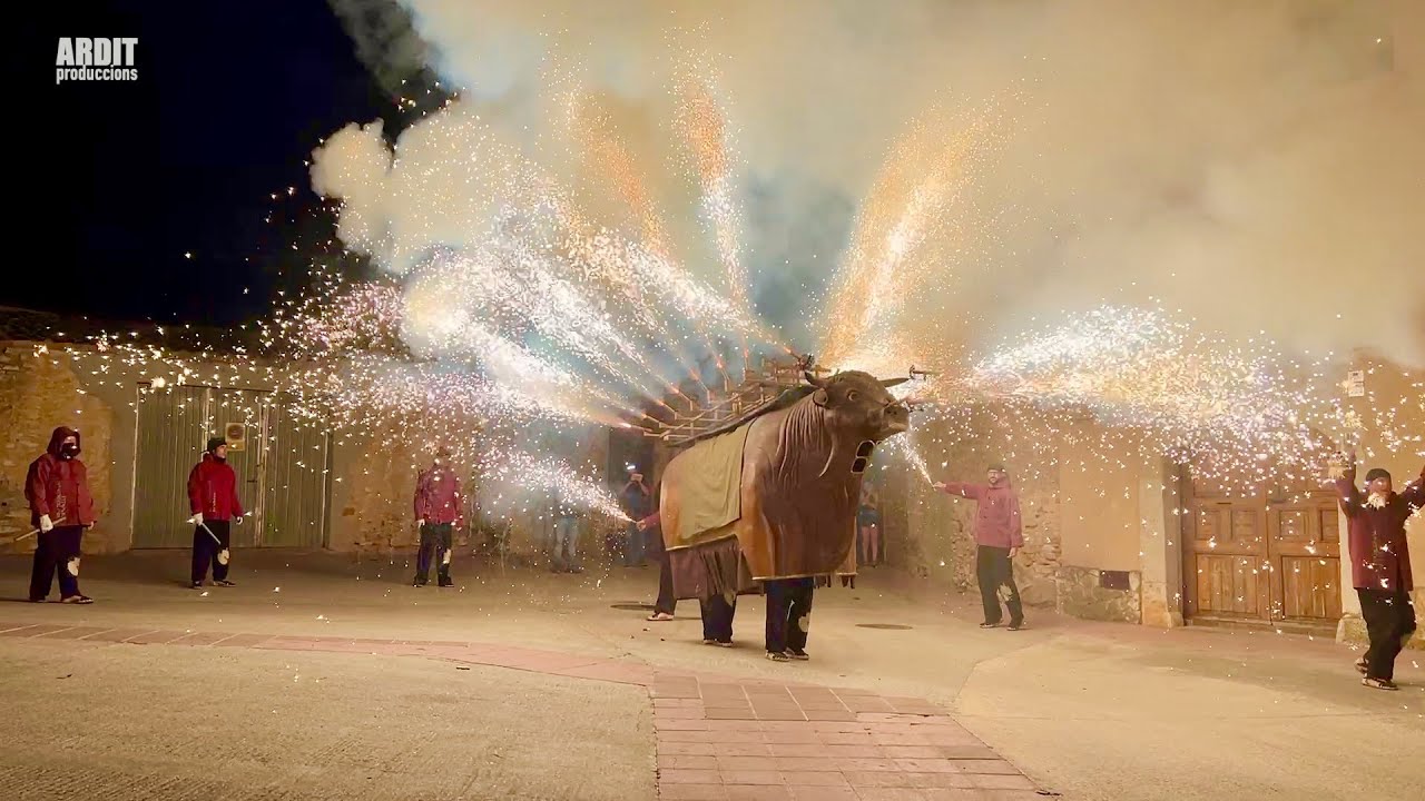 CORREFOC amb el ball de Diables i el Bou Tradicional de Valls, i amb el Marr&agrave; de Rodony&agrave;