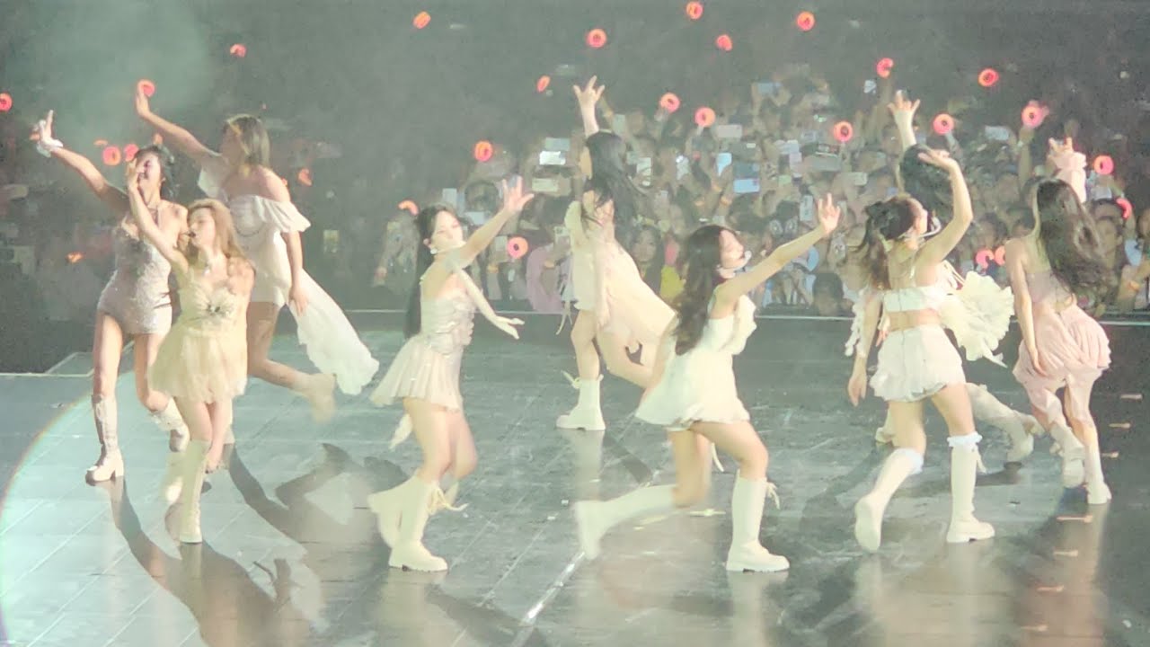 TWICE (트와이스) - FANCY [READY TO BE in SINGAPORE] 4k fancam 직캠 2023.09.02