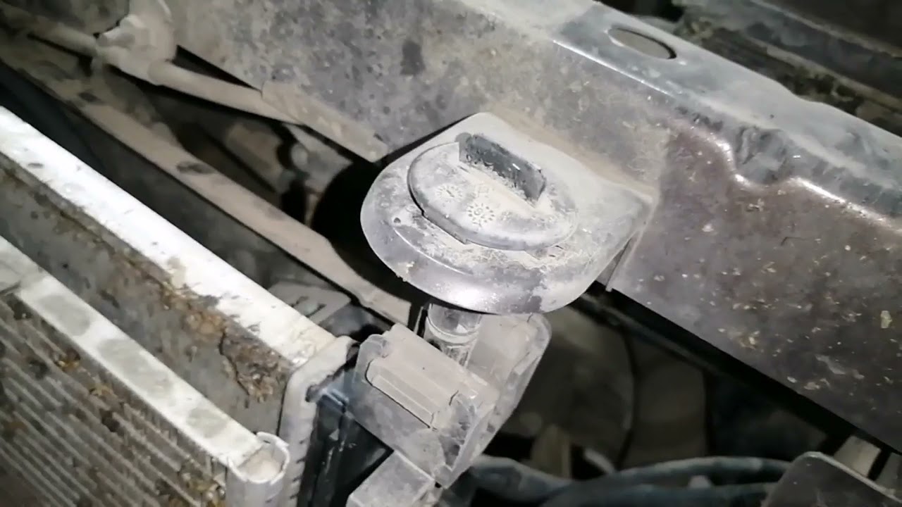 Снятие бампера Lada Vesta (Лада Веста) и продувка радиатора.