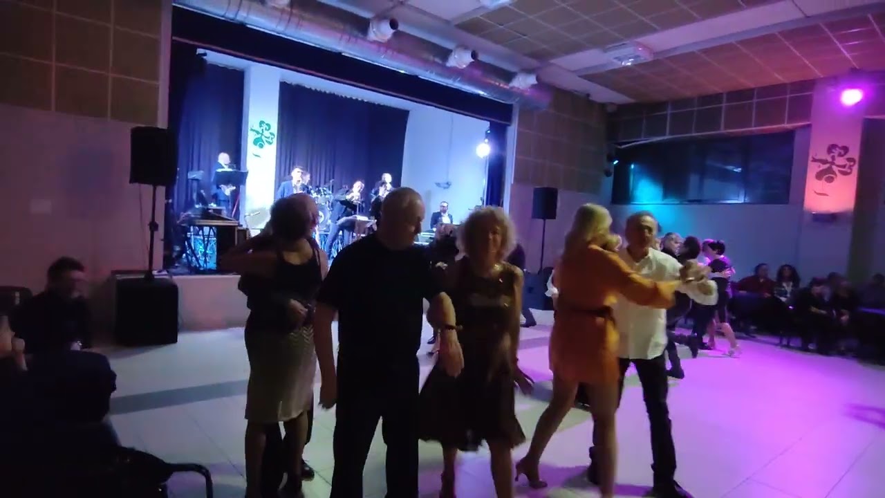  07,03,2026, tutti in pista sala quadr Prato di Cor  l'orch Mirco gramellini polca folk 