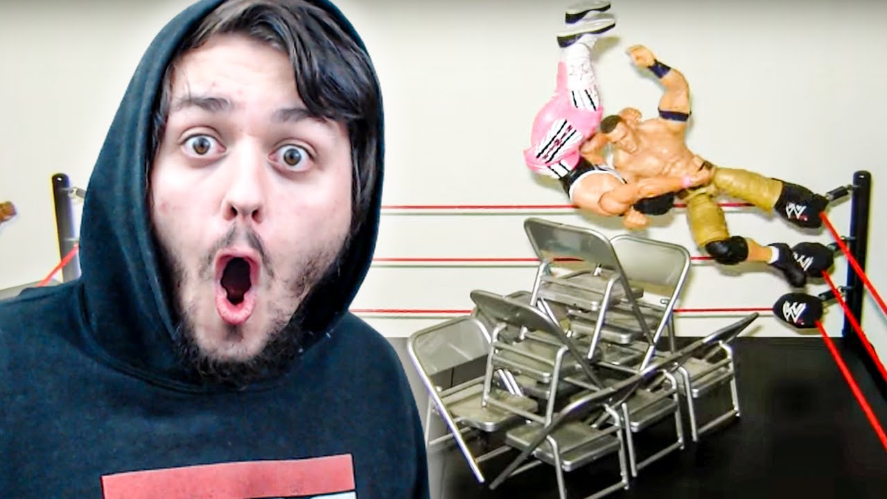 Реакция на *100* АНИМАЦИЙ фигурок рестлеров WWE!
