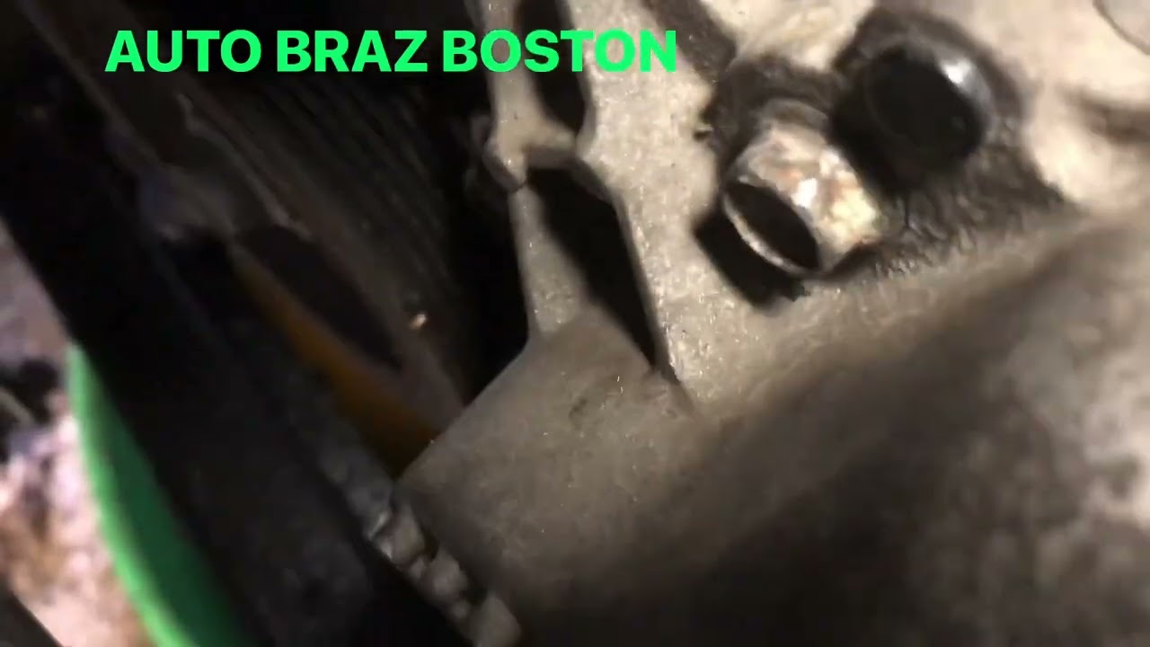 Trocando a bomba d’água do Toyota prius 2012.    Thange water pump Prius 2012