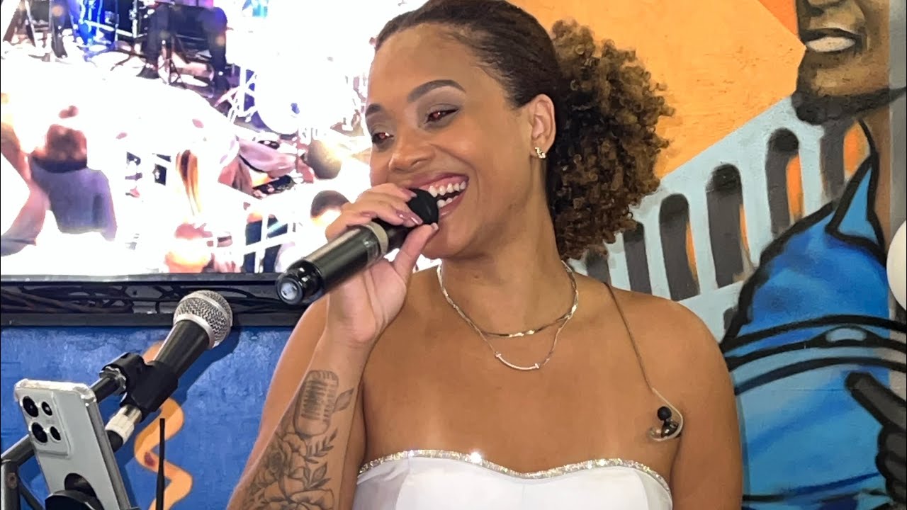 Jessica Martins canta A loba e Voc&ecirc; me vira a cabe&ccedil;a de Alcione .