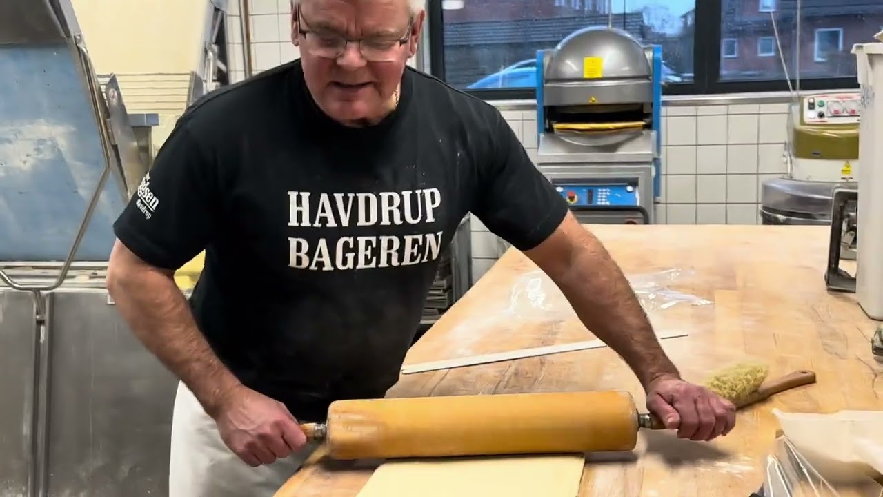 Så laver vi fastelavnsbollerne færdige ☺️☺️