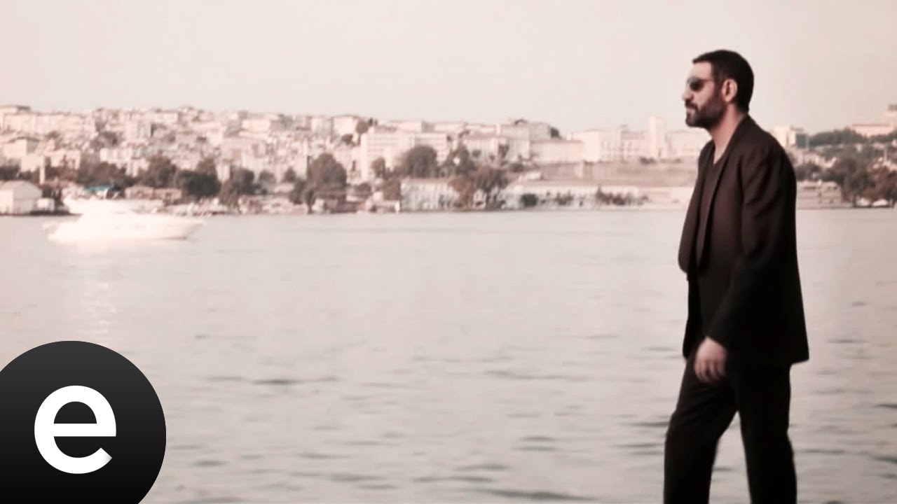 Neyleyeyim D&uuml;nyayı (Hakan Altun) Official Music Video #neyleyeyimd&uuml;nyayı #hakanaltun - Esen M&uuml;zik