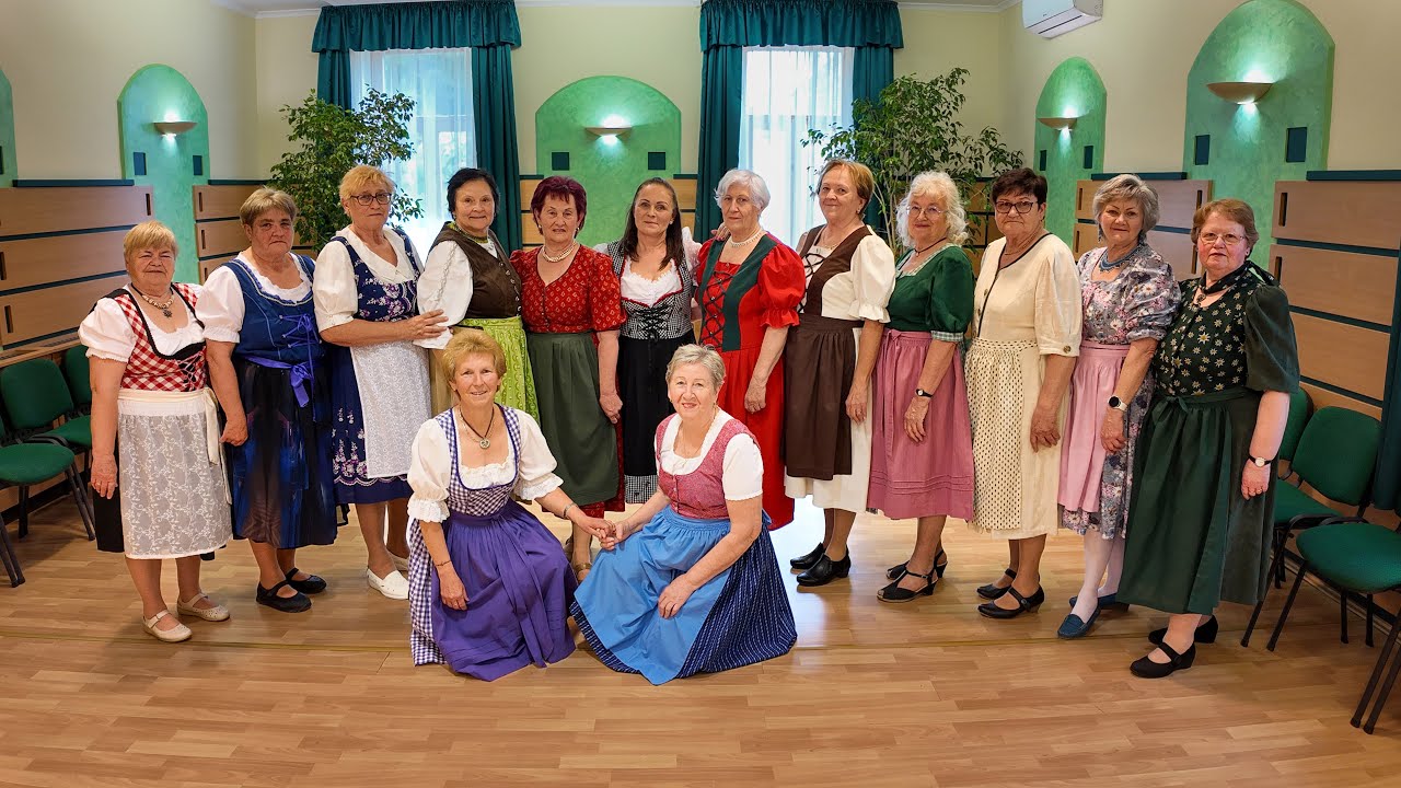 Szenior Örömtánc Lánycsók 2024 Tracht Tag