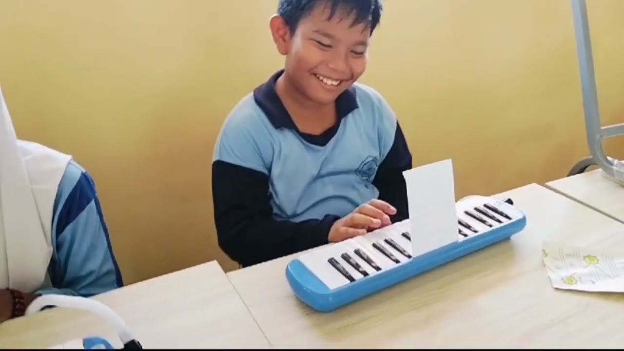 Latihan Memainkan Pianika