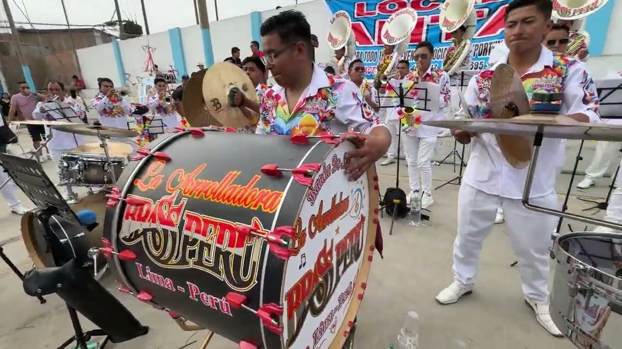 LA ARROLLADORA BRASS PERÚ - Mix Huaynos
