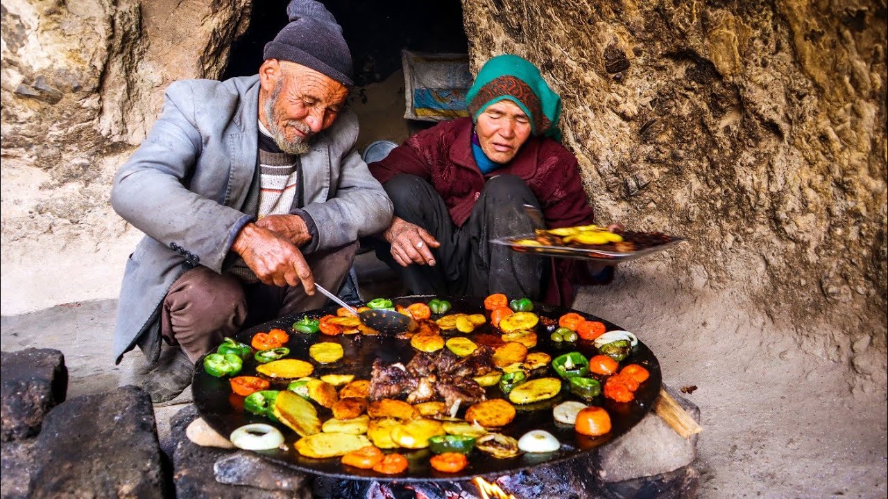 Life in a cave | This couple's different cooking and lifestyle