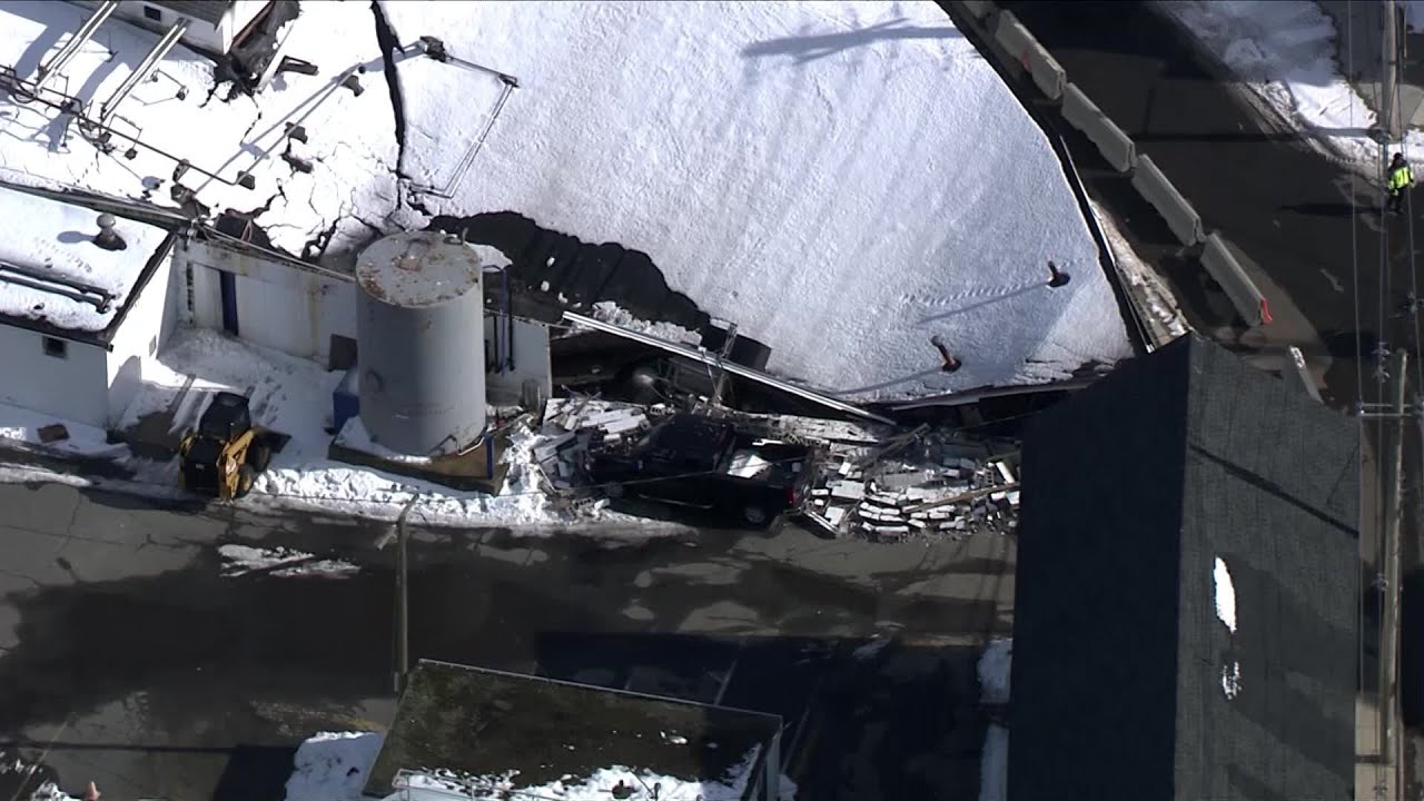 Water eyed in collapse of commercial building's roof