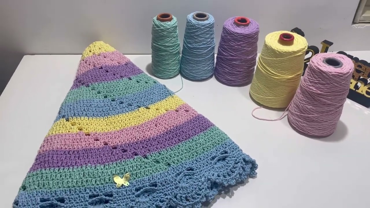 I made a round rug in candy colors 🤩🤩 a hit with the colors!