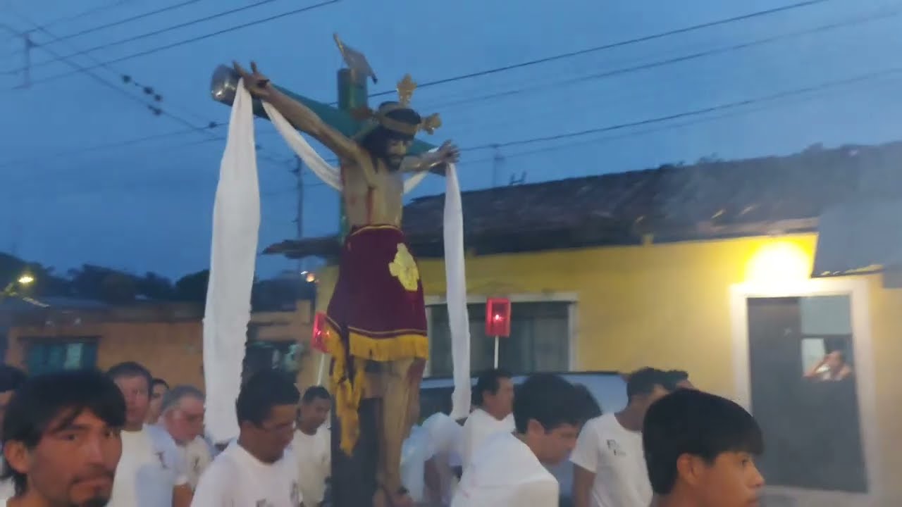 Procesión con la imagen del señor de la preciosa sangre