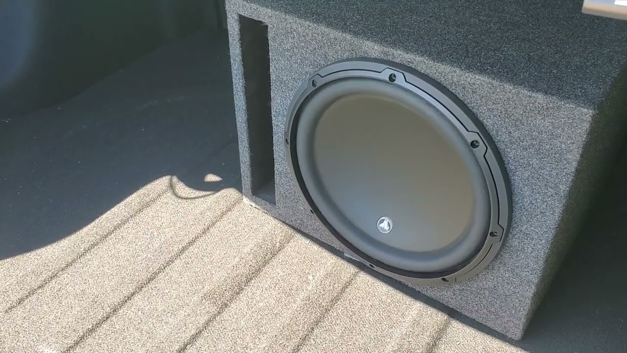 JL Audio W3 Flexing