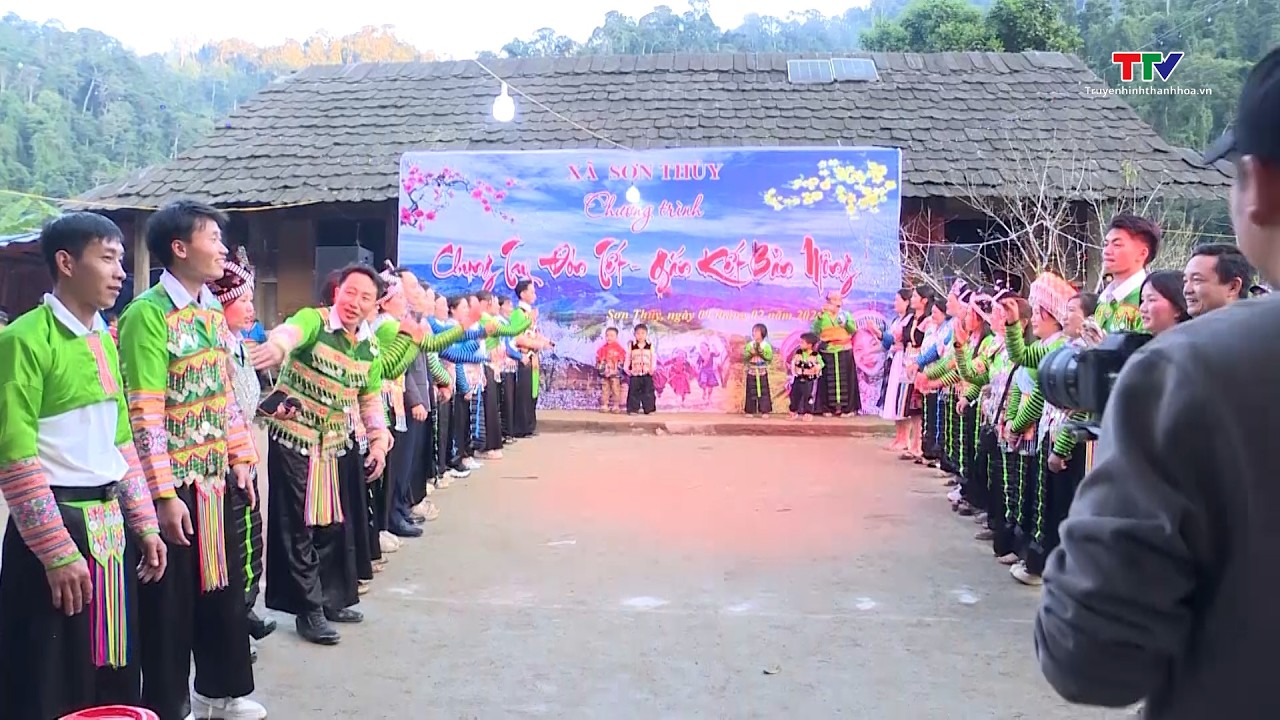 “Chung tay đón Tết – Gắn kết bản Mông” tại xã Sơn Thuỷ
