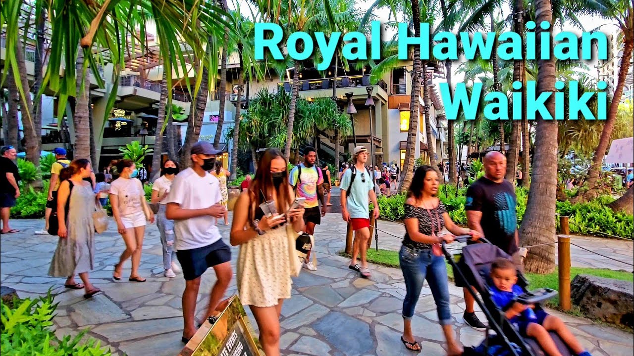 Waikiki | Royal Hawaiian Center | Shops and Restaurants | Kalakaua Ave | Oahu, Hawaii
