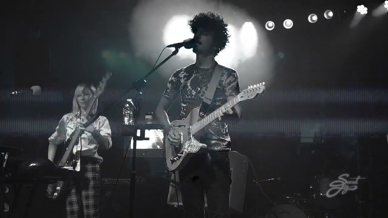 Peninsula - Caras (Official Video)