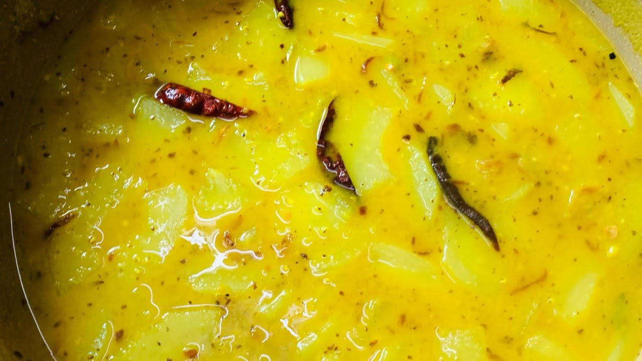 পেঁপে দিয়ে ডাল রান্না । ভিন্ন স্বাদে একবার ট্রাই করে দেখুন । অনেক সুস্বাদু 