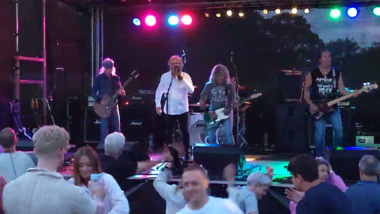 John Coghlan joins Quo Connection to play 