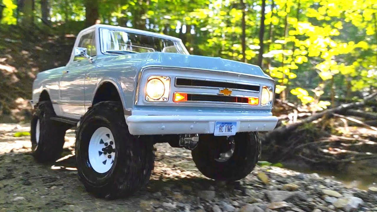 RC crawler Traxxas TRX-4 Chevrolet C10 1967 pickup Axial 1/10 scale Chevy trail adventure off-road