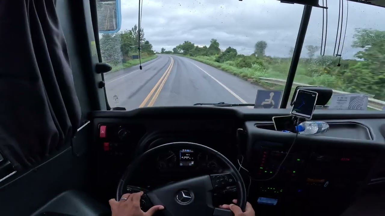 Ao volante ônibus rodoviário, motorista de ônibus, viagens de ônibus, estrada, direção de ônibus, 