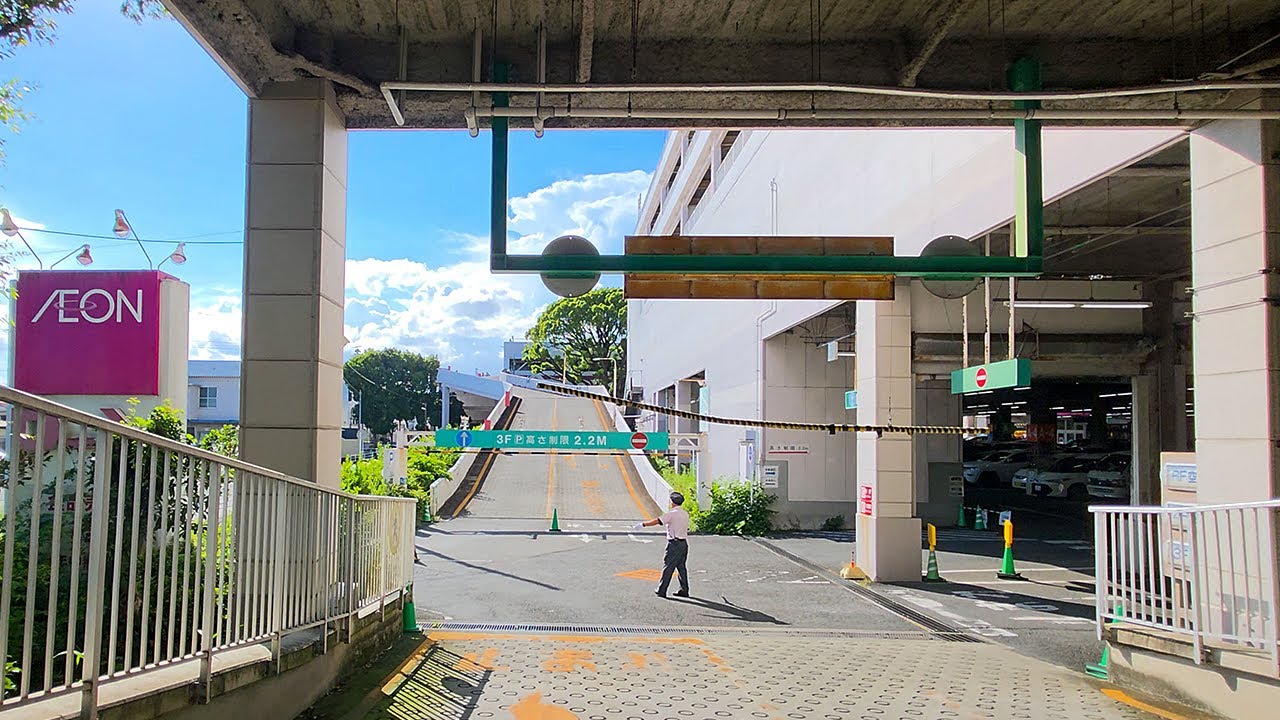 イオン秦野ショッピングセンター『立体』別館駐車場出口から｜秦野市 入船町 ショッピングモール