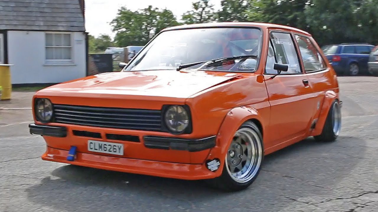 Classic Fords Leaving a Car Meet - September '15