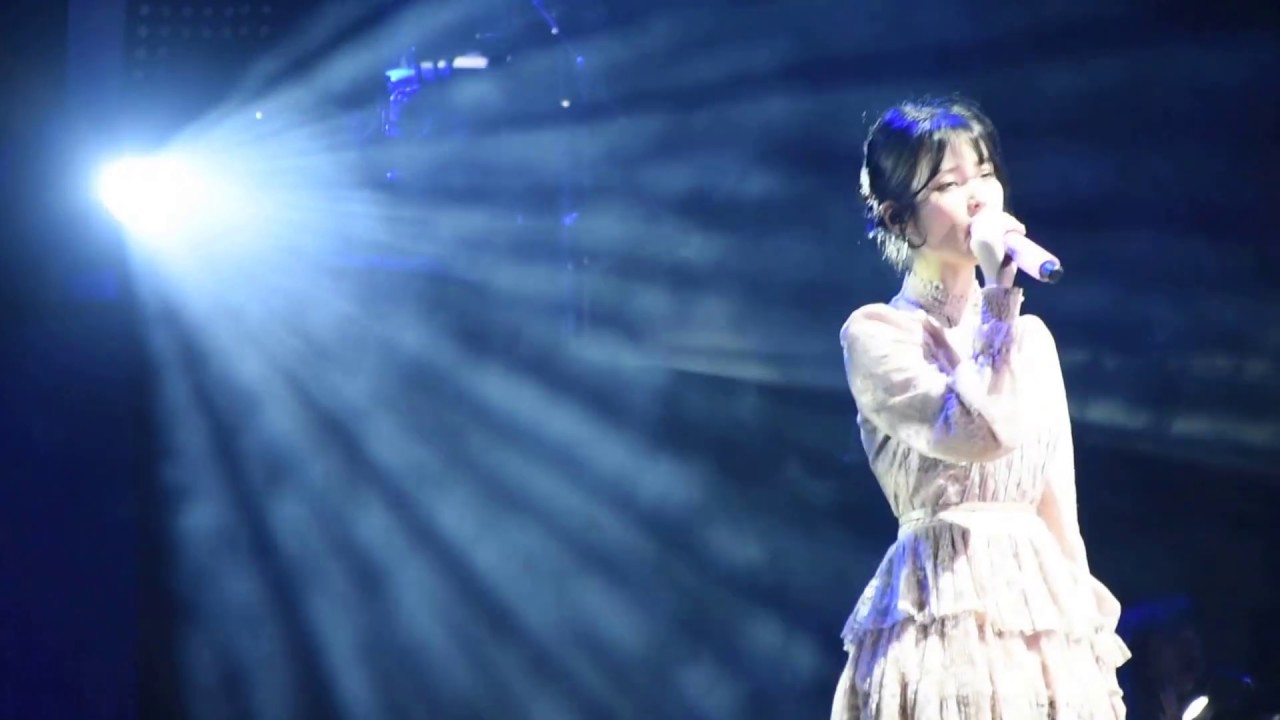 [20161216] IU - Rain Drop - 24 Steps in Hong Kong [FanCam]