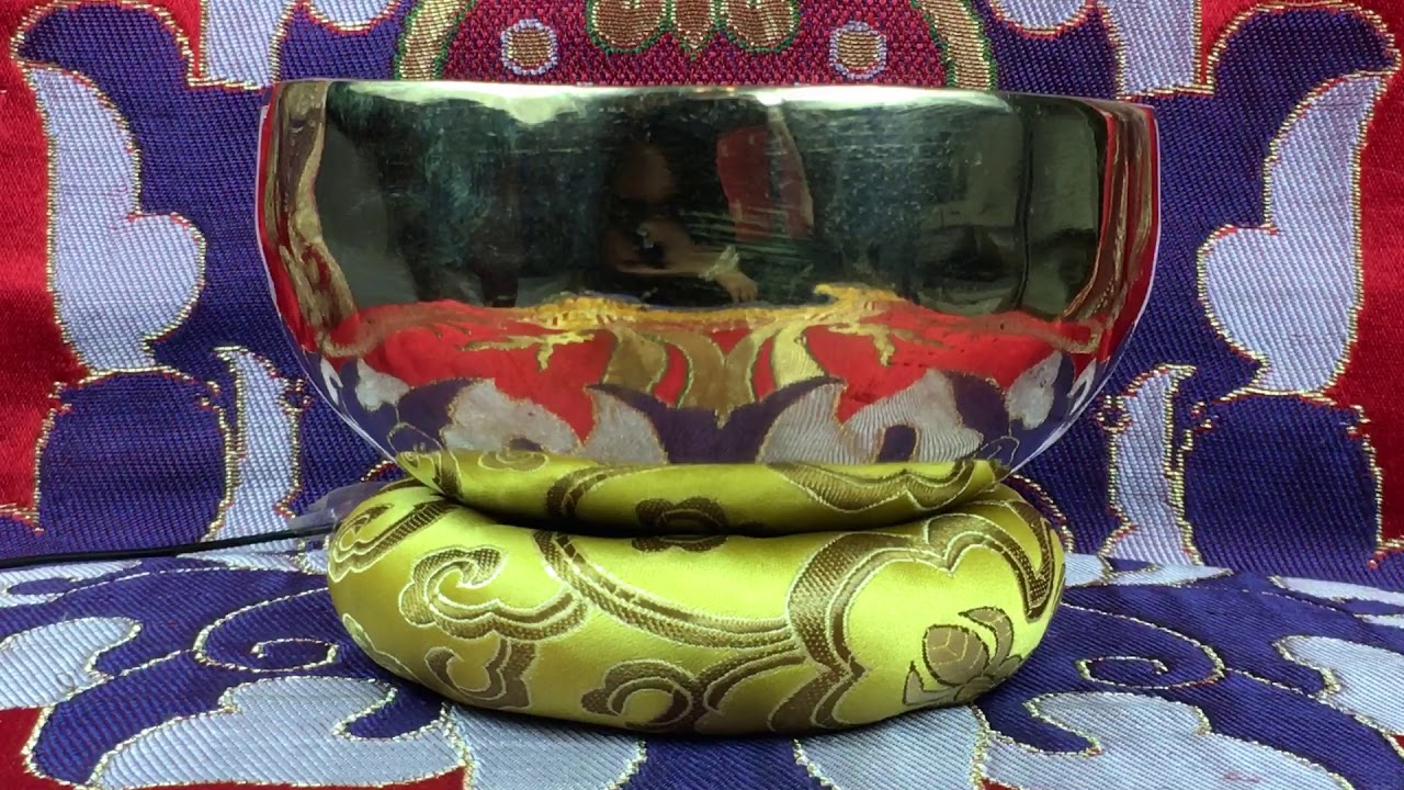 455 GRAMMOS TIBETI HANGTÁL 7 FÉMBŐL SÁRGA BROKÁT ALÁTÉTTEL