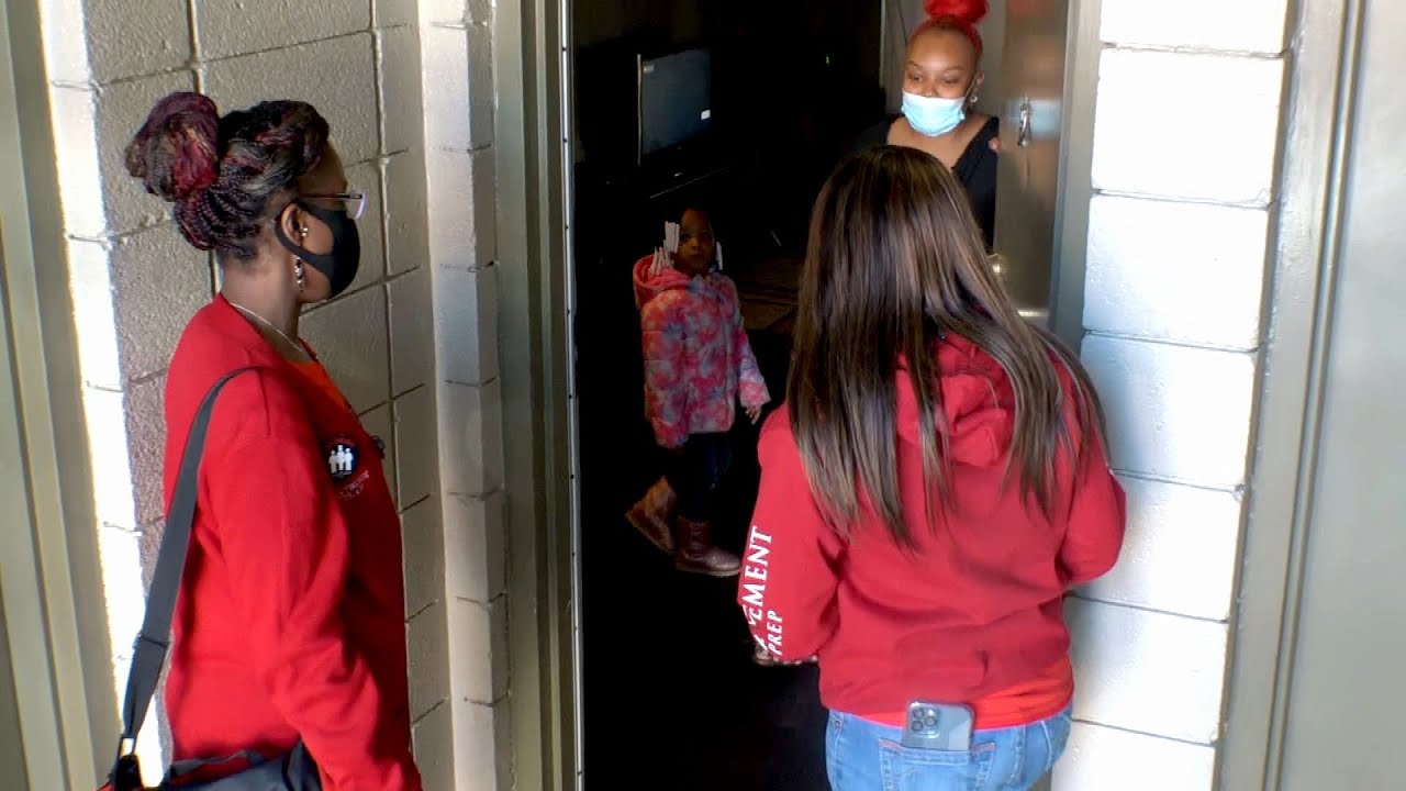 Teacher Shows Up at 6-Year-Old’s Door to Make Sure She’s OK