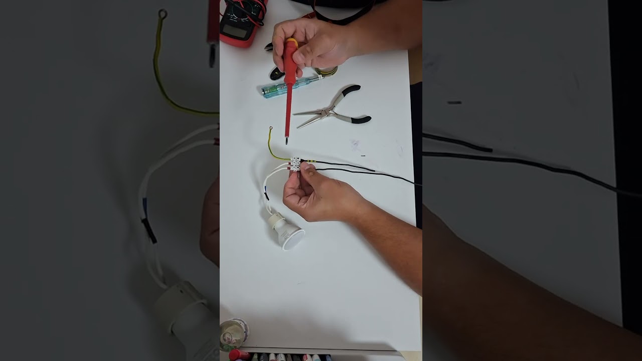 Elektro jen jako # 22 zapojení svítidla v tn-c instalaci 