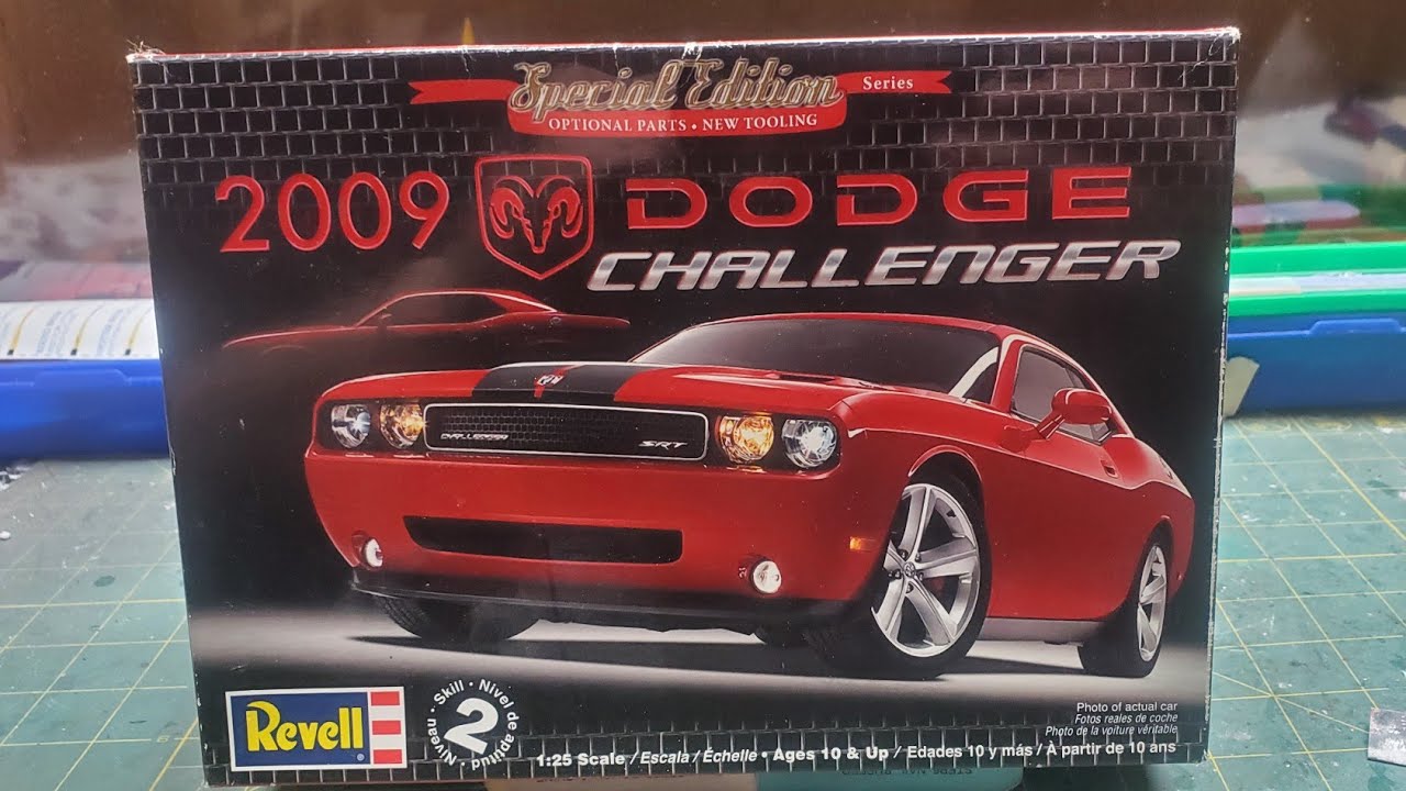 Building the Dodge Challenger SRT - Part 1, unboxing | Revell scale model