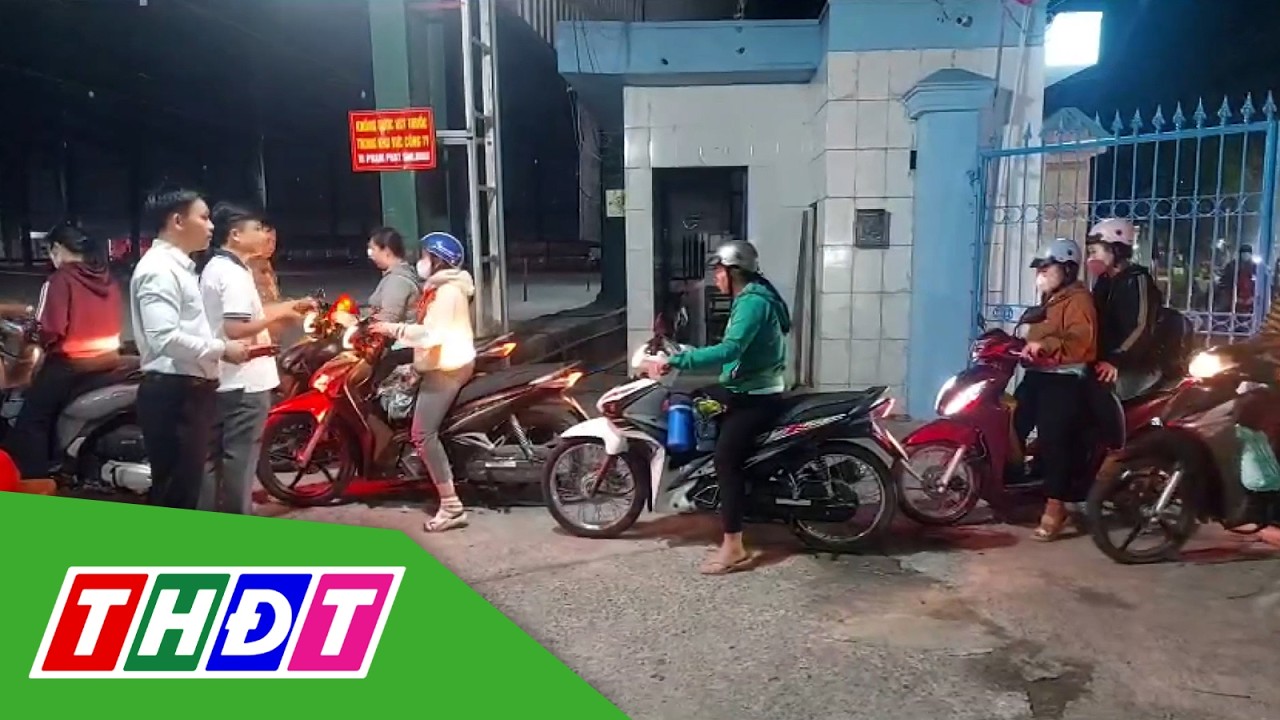 Công nhân phấn khởi trong ngày làm việc đầu năm | THDT