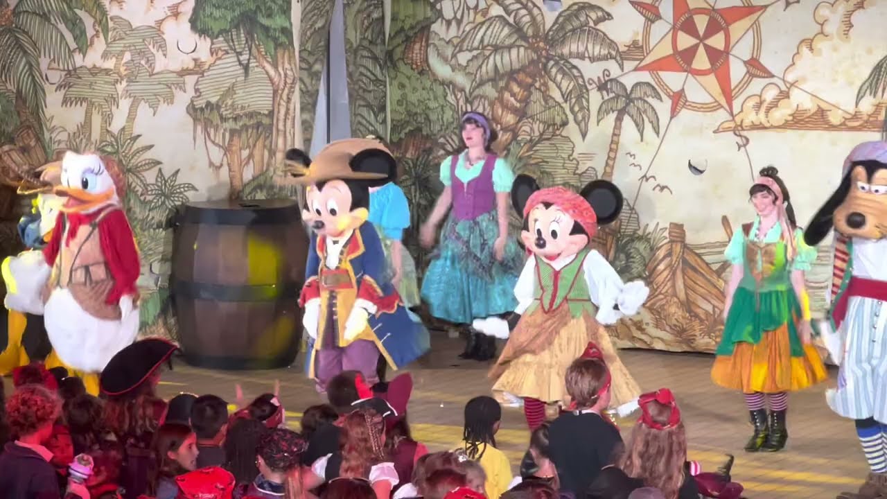 DISNEY DREAM CRUISE: Mickey’s “Pirates in the Caribbean” Deck Party 2022 - Disney Dream