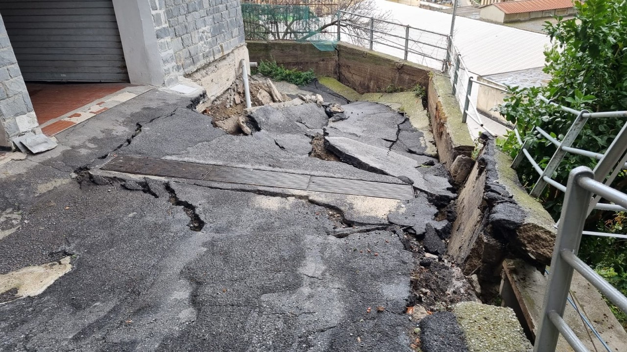 Frana in via Napoli, Salis: 