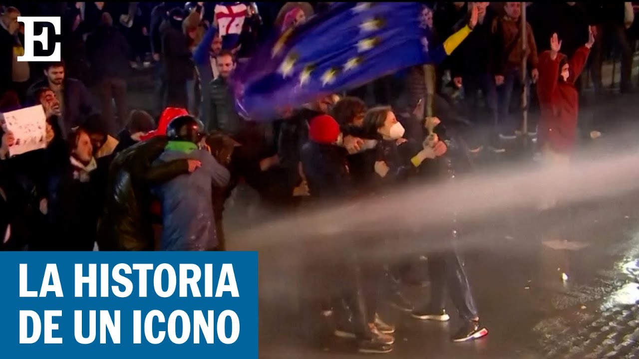 Protestas en Georgia | ¿Quién es la mujer detrás de la bandera de la Unión Europea? | EL PAÍS