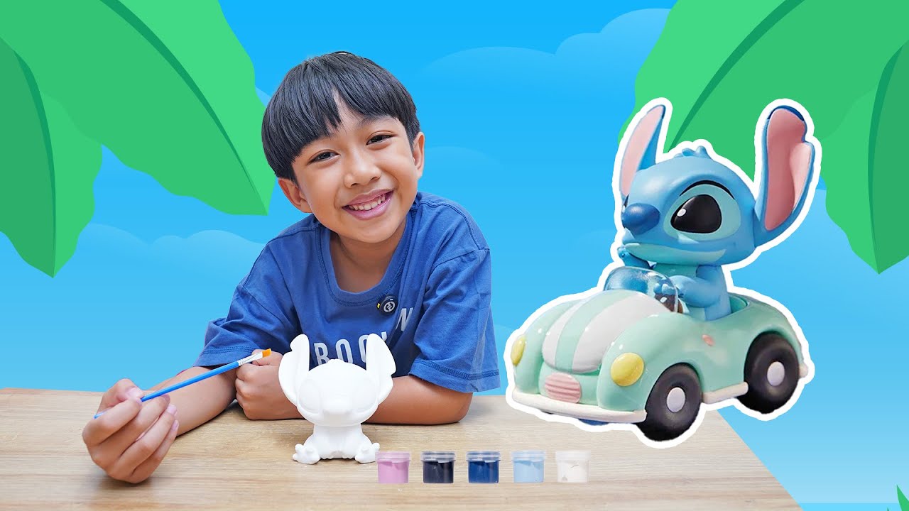 Kyo Mewarnai Patung Stitch Dapat Hadiah