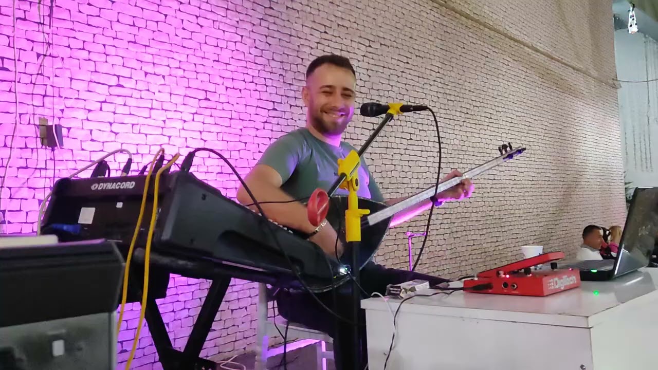 Emirhan söyler bizler coşarız..oynamaya devam 