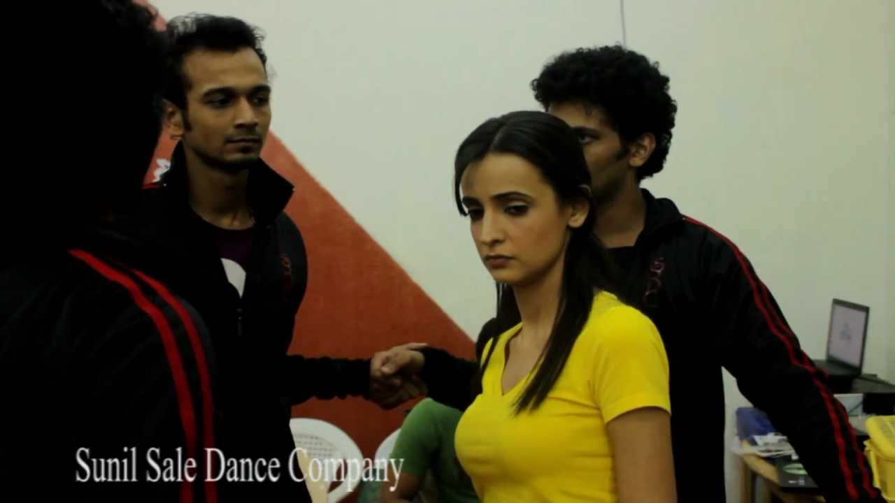 Actress Sanaya Irani talking about Choreographer Sunil.Sale
