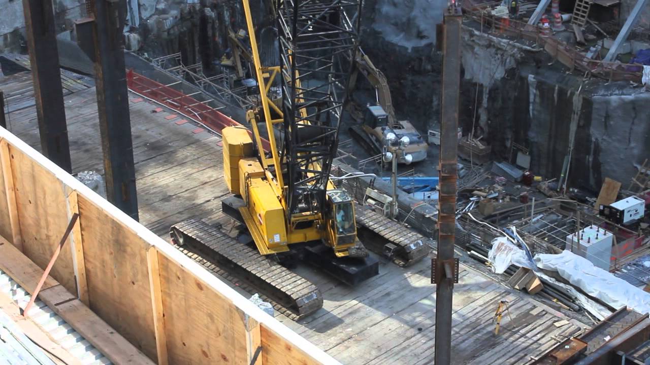 Manitowoc 888 Crane Setting Iron Up Close