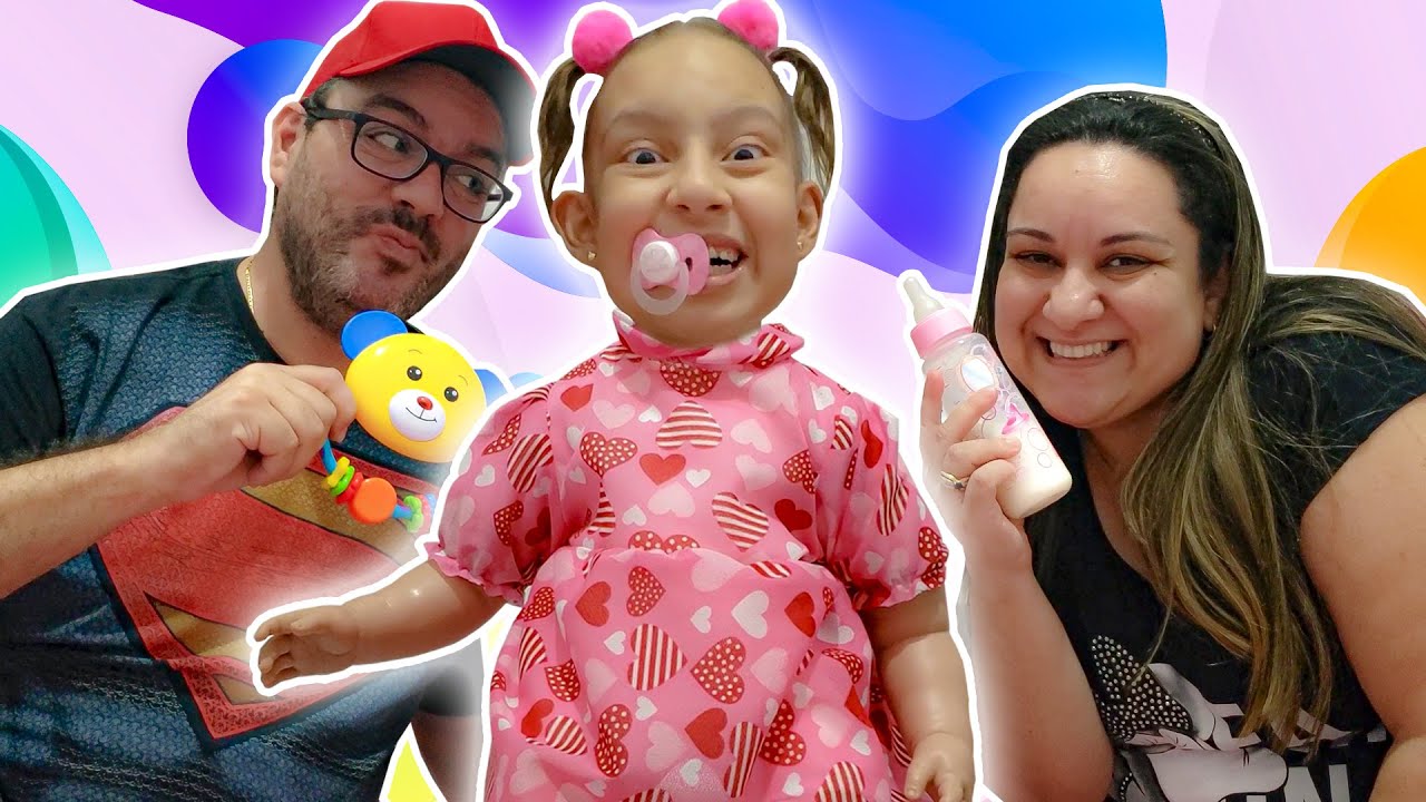 Maria Clara finge brincar de ser um BEB&Ecirc; de verdade | شفا تحولت إلى بيبي ! - MC Divertida