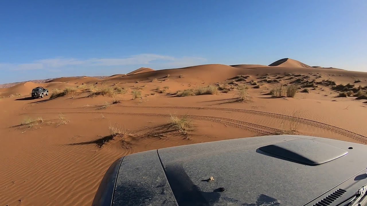 sahara marocco désert tours raid 4x4 offroad car - Erg ouzina. maroc- 1080hd