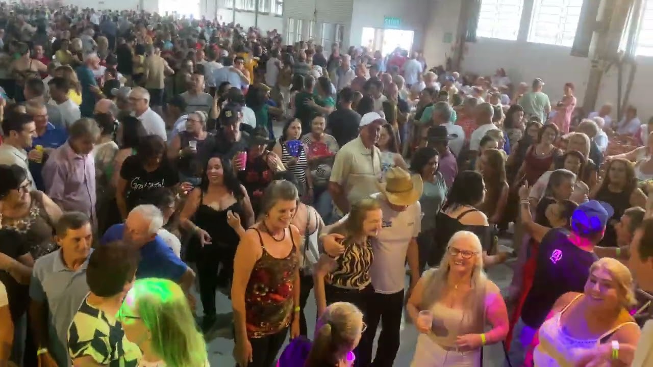 Bailão lotado!
