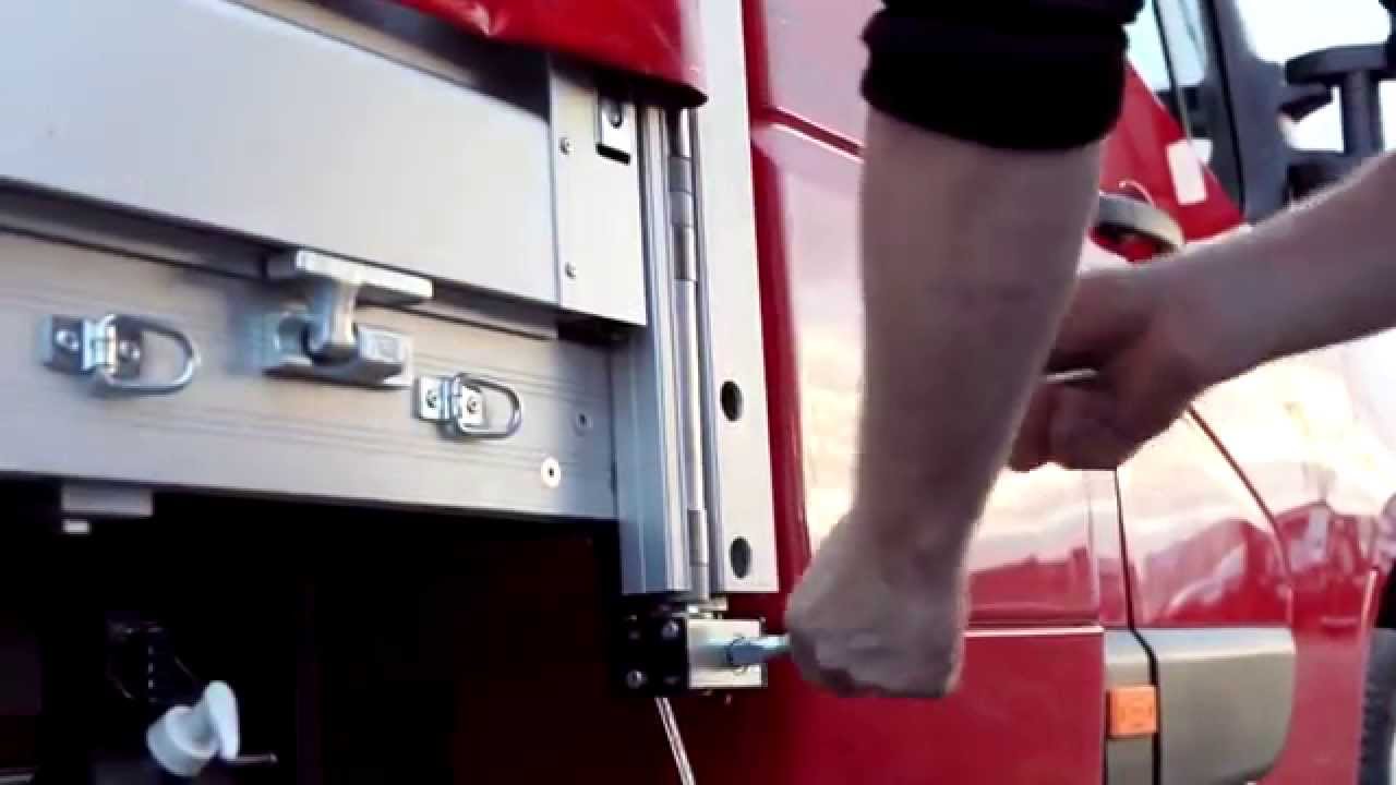 Burtofirana regulowana pneumatycznie -Truck with slide curtain and height adjustment