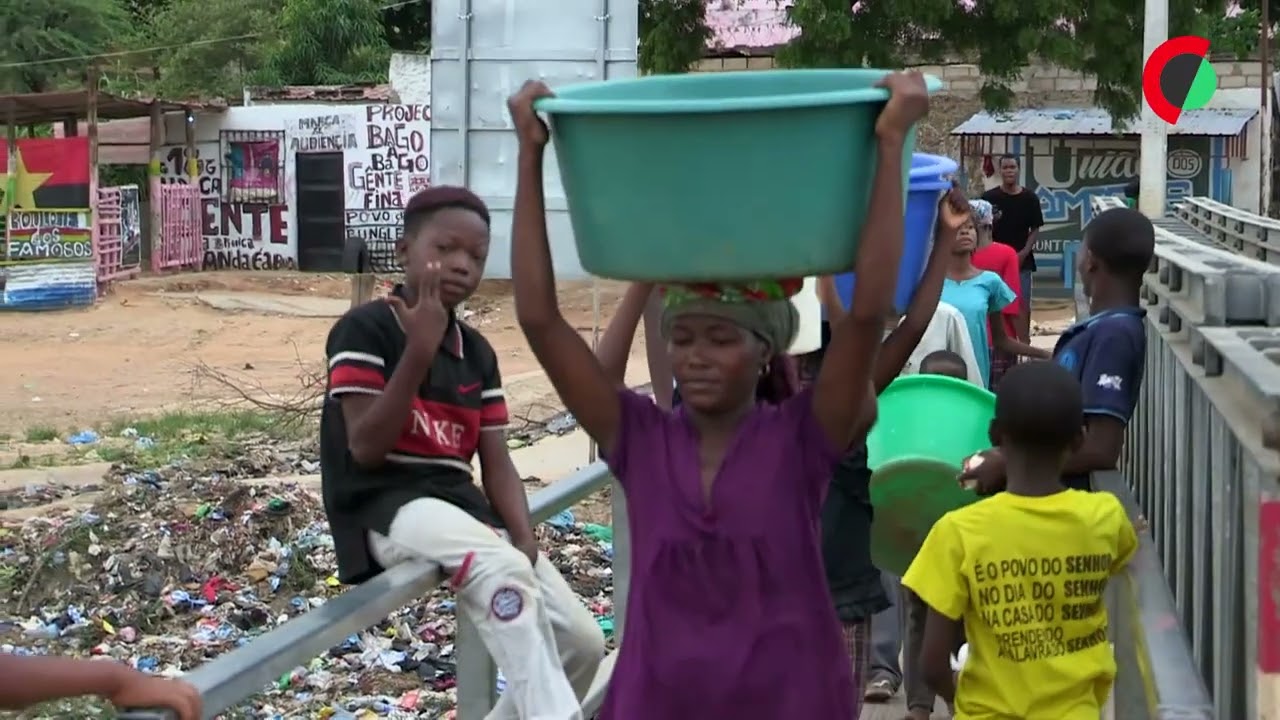A água que mata num Paraíso de lixo e pó junto a Luanda