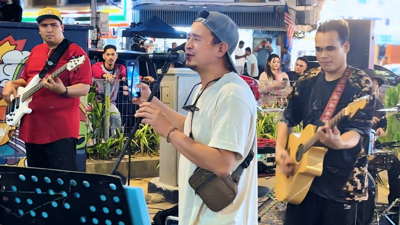 Bob buat Gadis arab terkejut bila bawak Lagu Qusad Einy Dengan Penuh semangat Dia ikut Bob menyanyi