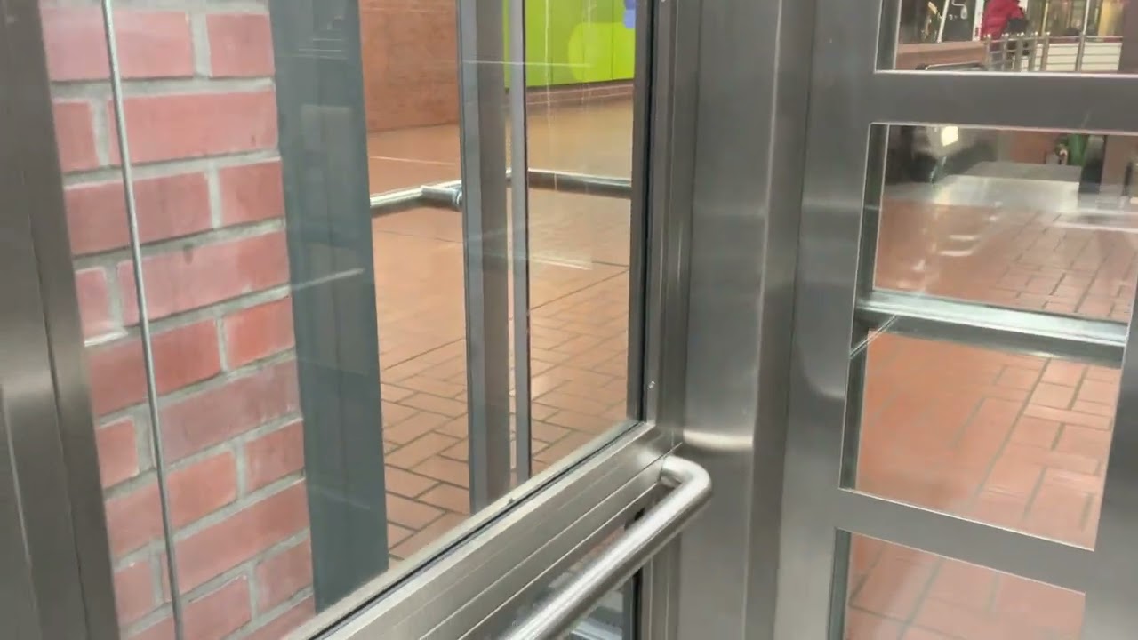 Haushahn (mod. Tepper) Aufzug im U-Bahnhof Stadtgarten in Dortmund